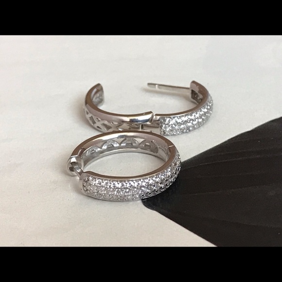Silver hoop earrings with zirconium - Picture 3 of 4